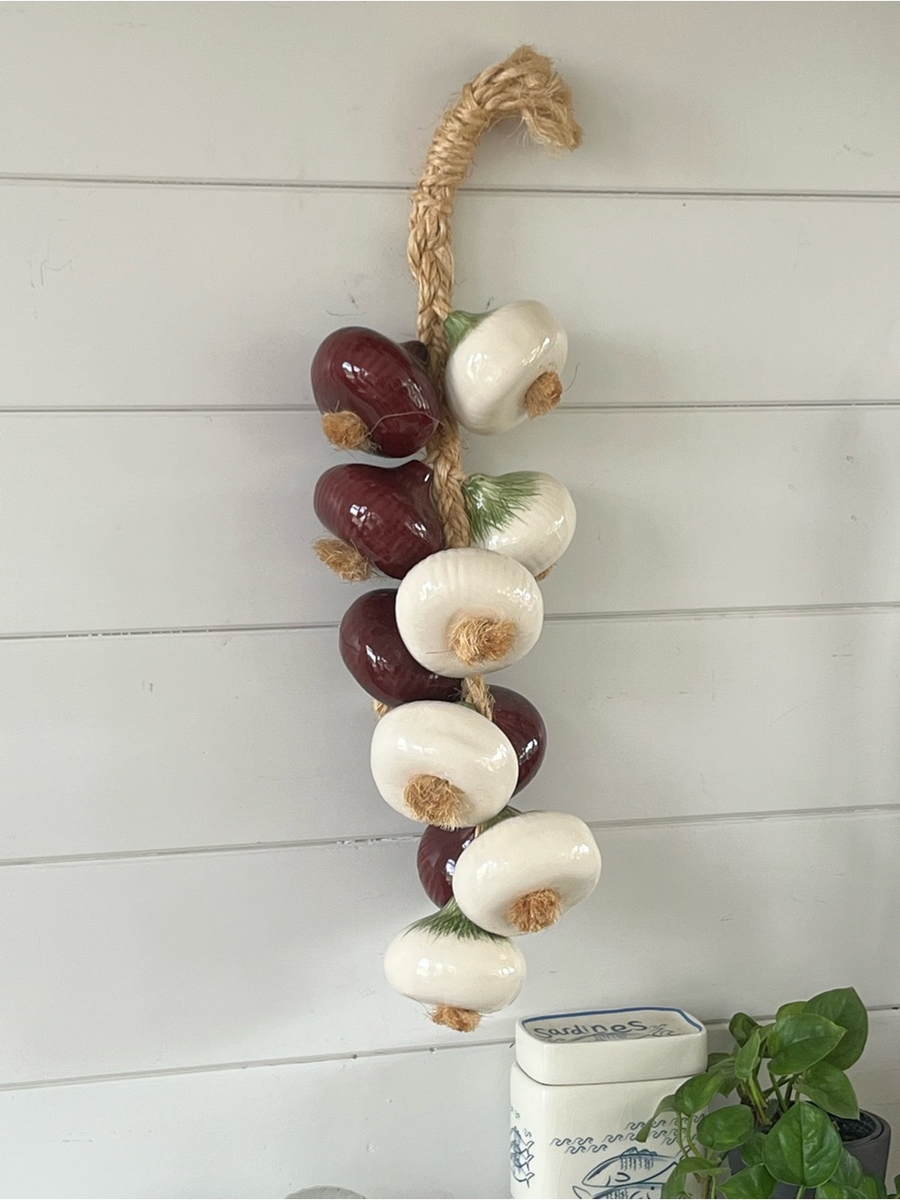 Painted ceramic red and white onion jute rope wall decor